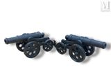 deux roues de canon noires sur fond blanc