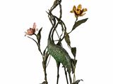 une statue représentant un oiseau et des fleurs posés sur un rocher