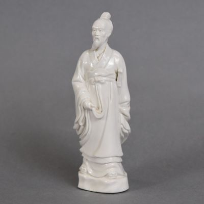 figurine en porcelaine blanche chinoise représentant un homme tenant un pot