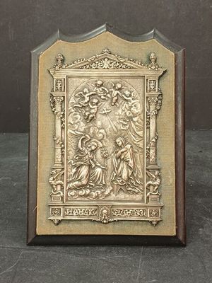 "Annonciation" importante plaque sculptée , architecturée en…