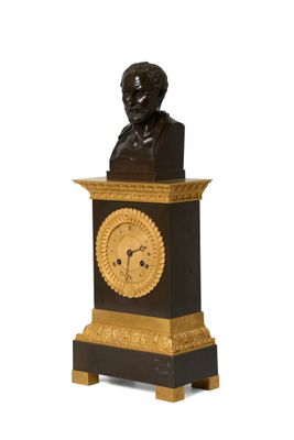 Pendule de cheminée à sonnerie au passage des heures et demi…