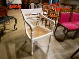 le nombre de chaises qui sont assises ensemble dans une pièce