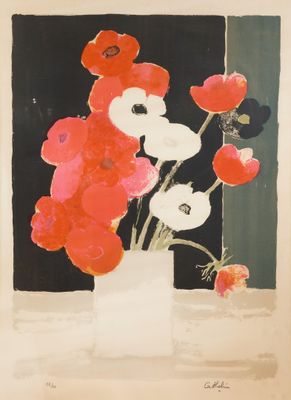 peinture représentant des fleurs rouges et blanches dans un vase blanc posé sur le rebord d'une fenêtre