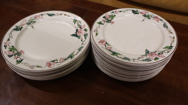 Villeroy et Boch, ensemble d’assiettes plate et à dessert en porc...