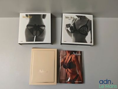 Deux boîtes de produits Linger sont posées sur une table