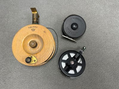 Trois moulinets pour pêche à la mouche