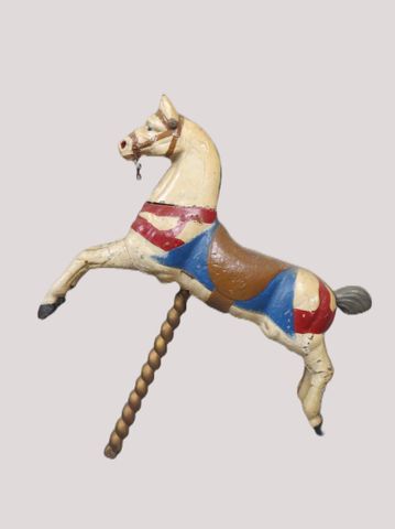 Cheval cabré de carrousel en bois sculpté polychrome. Début du XX...