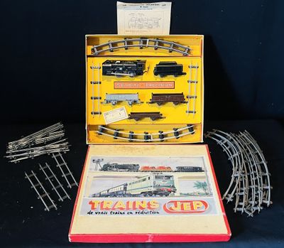 une boîte contenant un train sur une table