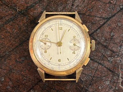 Montre chronographe, le boîtier rond en or jaune (750/00).