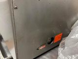 l'image d'une machine posée sur une table
