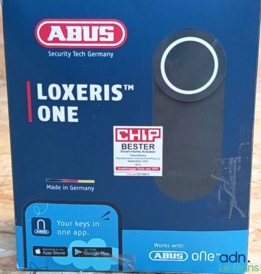 une image représentant une boîte contenant une télécommande