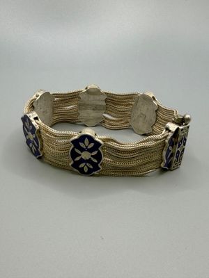 bracelet en argent orné de fleurs en émail bleu