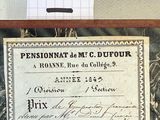 une photo d'un panneau écrit sur une feuille de papier