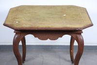 Table de jeu octogonale en chêne, la ceinture chantournée à … (photo 2)