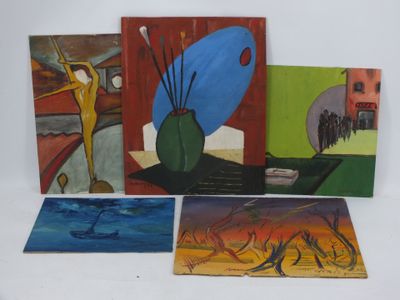 Plusieurs tableaux, de formes et de tailles variées, sont exposés sur une surface blanche.