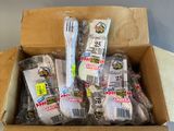 une boîte en carton remplie de brosses à dents et de dentifrice