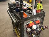 une photo d'un établi avec beaucoup d'outils dessus
