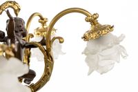 Lustre « Castle » orné de putti, en bronze doré et patiné, a… (photo 5)