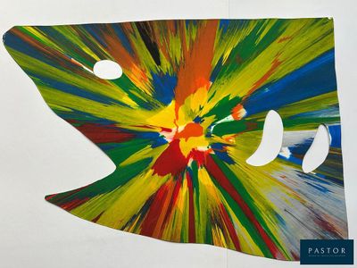 une photo représentant une peinture colorée sur une feuille de papier