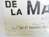 une pancarte sur laquelle est écrit « de la mad »