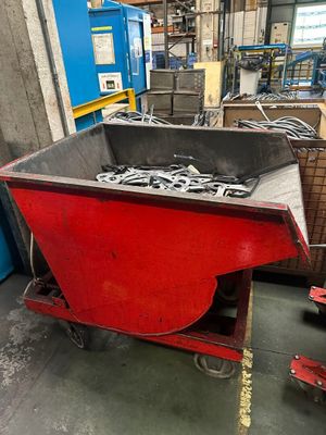 benne à déchets basculante - Photo 1