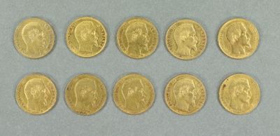 un ensemble de pièces d'or sur lesquelles figurent des visages