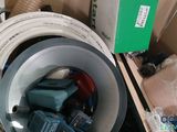 une photo montrant un tas d'outils dans une boîte