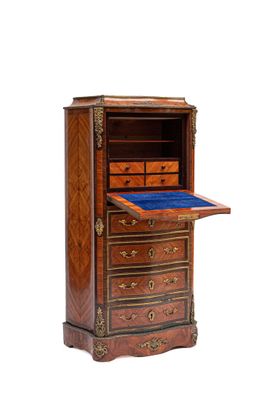 une image d'un meuble en bois avec des tiroirs et des tiroirs