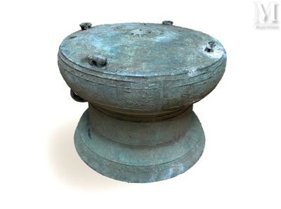 a small bronze urn sitting on top of a pedestal