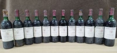 six bouteilles de vin sont alignées sur une table