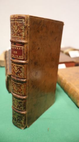 THOMAS: Oeuvres diverses. Lyon, Périsse, 1763, in-12, plein veau,...
