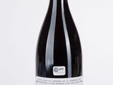 une bouteille de vin posée sur une table