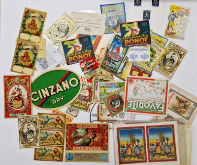 Important lot plus de 67 étiquettes diverses.
