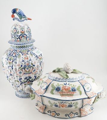 two vases that are sitting next to each other