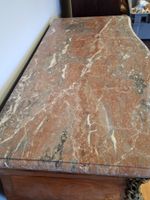 Commode tombeau en bois plaqué, ouvrant par quatre tiroirs s… (photo 2)