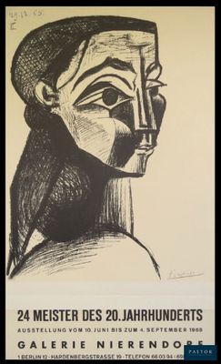 un dessin en noir et blanc représentant le visage d'une femme sur une affiche
