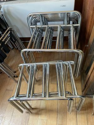 a lot of chairs that are sitting on the floor
