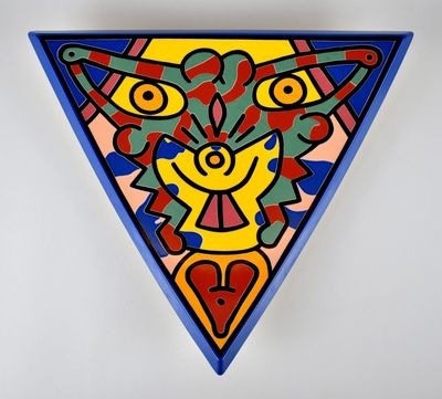 un tableau représentant un triangle sur lequel est dessiné un chat