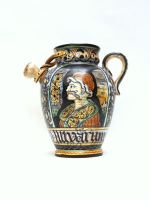 un vase avec l'image d'un homme dessus