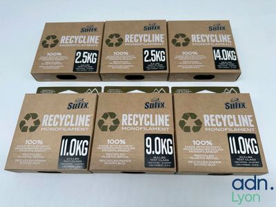 six boîtes de « Recycline » posées sur une table