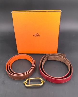 une ceinture Hermès avec une boucle en or et deux ceintures assorties