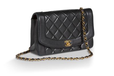 chanel sac à rabat en agneau matelassé noir