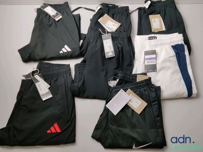 pantalons de survêtement adidas pour homme, avec leurs étiquettes encore attachées