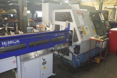 une photo d'une machine dans une usine