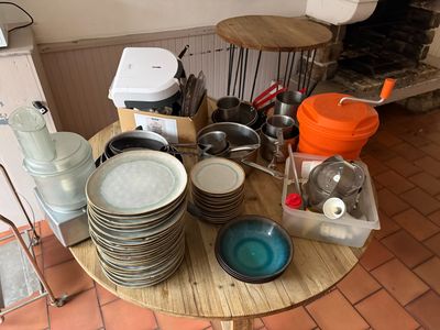 Important lot de vaisselle et matériel de restauration compr… - Photo 1