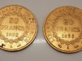 deux pièces d'or, dont l'une est ornée d'une couronne et l'autre d'une couronne