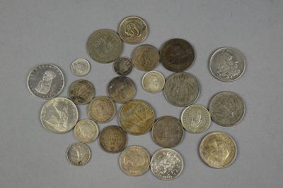 a lot of coins that are on the table