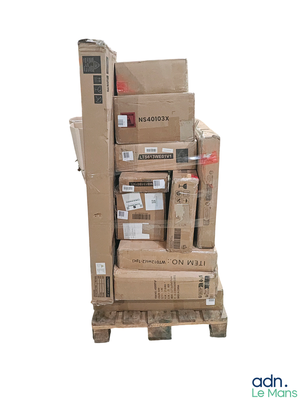 plusieurs boîtes empilées sur une palette