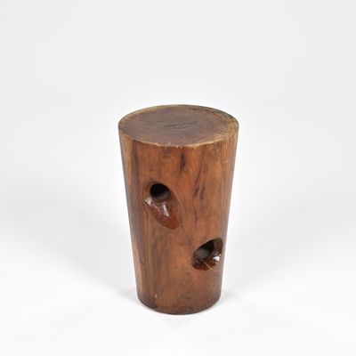 TRAVAIL BRUTALISTE Tabouret bas de forme cylindrique réalisé…