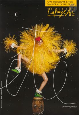 une image représentant la couverture d'un magazine sur laquelle figure une femme déguisée en poulet
